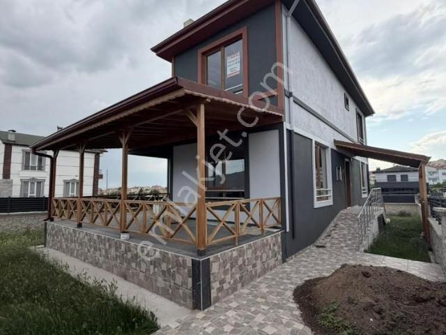 Bahçelievler’de 345 M² Arsa İçerisinde Sıfır Lüks Villa