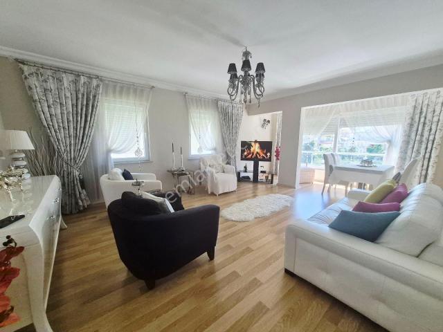 Bahçelievler De Arakat Geniş 3+1 Satılık