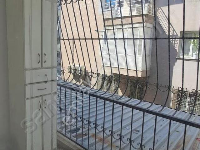 Bahçelievler De İnönü Cd Ve Metro Yakını 1.kat 2+1 Satılık Daire