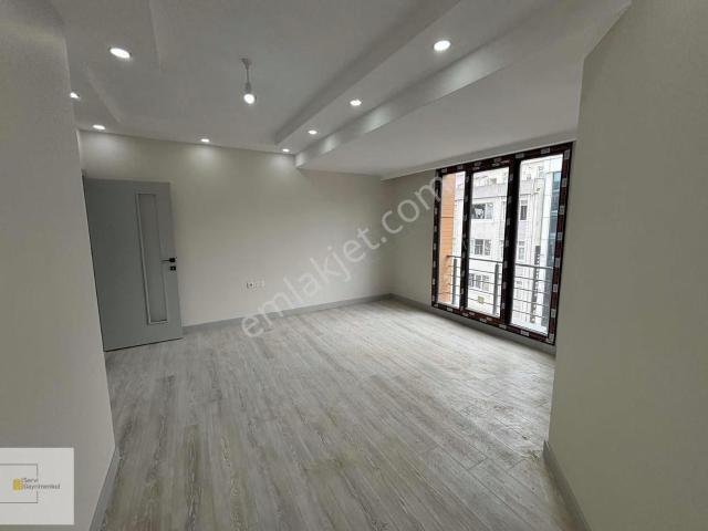 Bahçelievler Şirinevler'de Cadde Üzeri 3+1 95 M2 Daire
