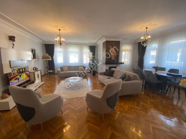 Bahçelievler Öğretmenler Evi Yakını 300 M² Dubleks 5+2 Açık Oto Parklı
