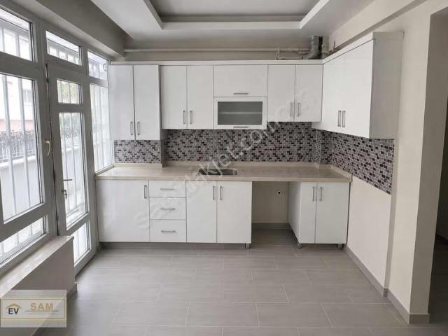 Bahçelievler Lise Caddesi 2. Bina Yüksek Giriş 2+1 85 M² Yapılı