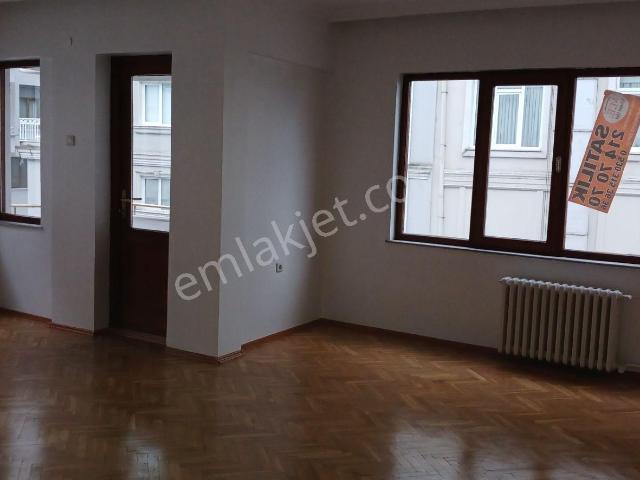 Bahçelievler Mahallesi'nde Satılık 3+1 Daire
