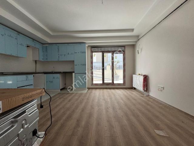 Bahçelievler Merkezde Cadde Üzerinde Otoparklı 1+1 Satılık Daire