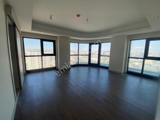 Bahçelievler Nef 'te 120 M² 18. Kat 2+1 Geniş Teraslı