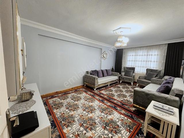 Bahçelievler Siyavuşpaşa'da 2+1 90 M2 Net Kullanımı Olan Satılık