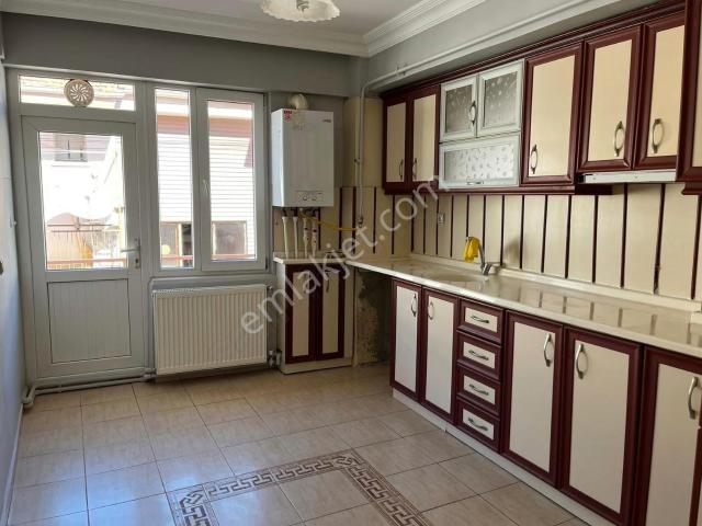 Bahçelievler Yarış Orta Okulu Arkası 2+1 Kiralık Daire