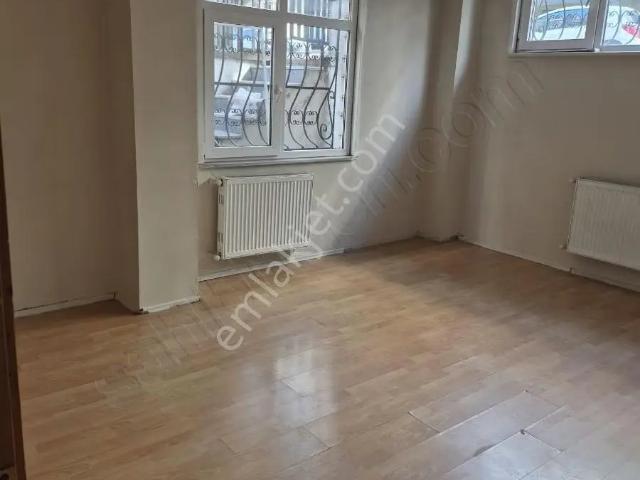 Bahçelievler Yenibosna Zafer Mah. Kiralık 2+1 Bahçe Katı Daire