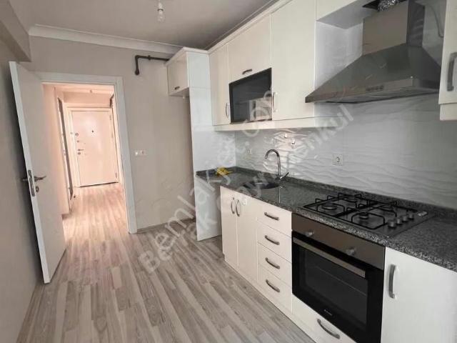 Bahçelievler'de 2+1/90m2 Masrafsız Ara Kat Kiralık Daire
