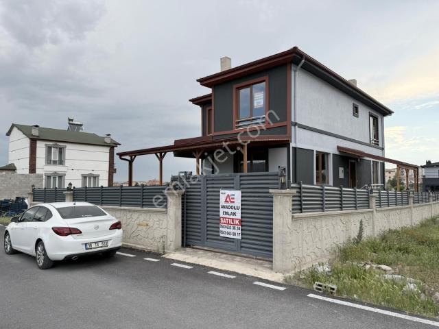Bahçelievlerde 345 M² Arsa İçerisinde Sıfır Lüks Villa