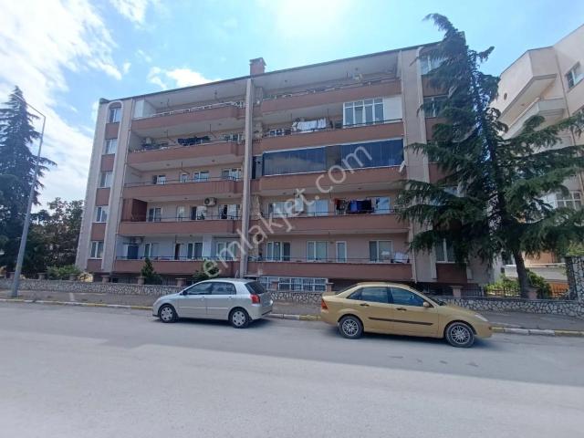 Bahçelievler'de Asansörlü Ara Kat | Ebeveyn Banyolu 3+1