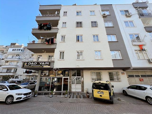 Bahçelievler'de Full Yapılı Ara Kat Satılık 3+1 Daire