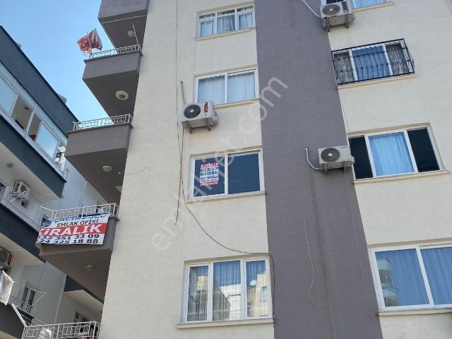 Bahçelievler'de Full Yapılı Ara Kat Satılık 3+1 Daire
