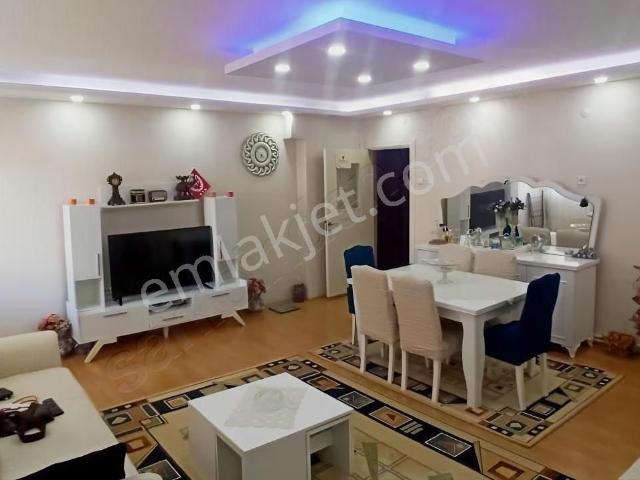 Bahçelievler'de Geniş Bakımlı 2+1 Daire
