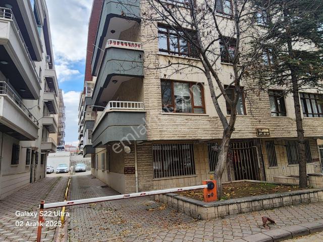 Bahçelievler'de Kiralık 2+1 Ara Kat Ön Daire Merkezi Isınma,otoparklı