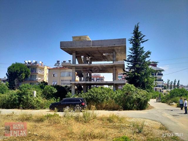 Bahçeyakada içerisinde Karkas binalı 343m2 köşe arsa 8350 000TL