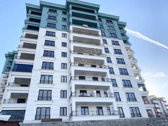 Bahadır'dan Karşıyaka Güzelyaka Sitesi 3+1 3 Cephe Yüzme Havuz
