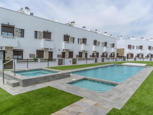 Bahía Homes, Moderno Adosado duplex, orientado al sur, solarium privado y vistas al piscina