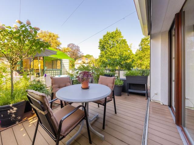 Bahnhofsnah & mitten in Steglitz Lankwitz ! Mit Balkon, Terrasse, Stellplatz, Keller, Einbauküche