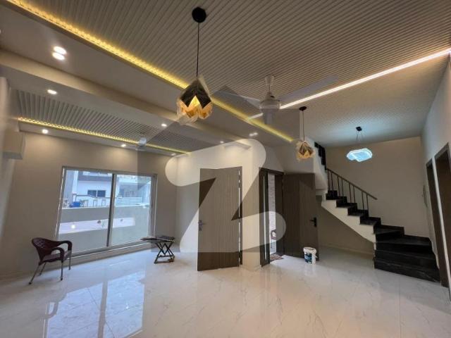 Bahria Enclave 5 Marla Elegant House Available For sale Near to park Bahria Enclave Sector H