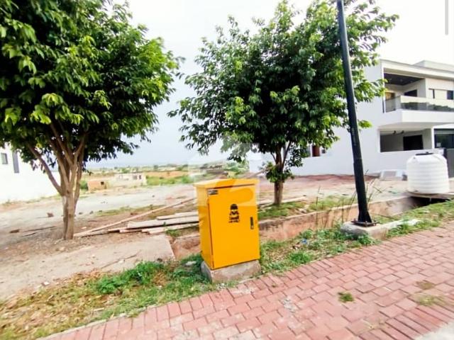 Bahria Enclave Islamabad Sector F1 8 Marla Road 4 Boulevard Devlop plot For Sale