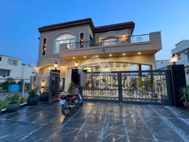 Bahria Enclave Sector C1 11.5 Marla Brand New Boulevard Corner House For Sale Close To Main Gate