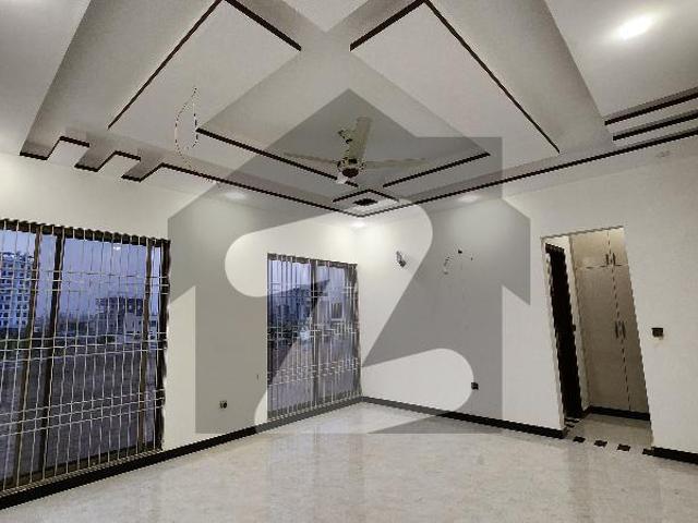 Bahria Hills, 500sq Yds Ultra Lavish Brand New Villa For Sale, 5Bed 6Bath Wallpaper And Chandlers Installed, Back To Flag Pole Midway Facing Near By Gate West Open Prime Location Near My Masjid Park &Amp  Cinema Only 5 Mints Drive From Main Gate Of BTK Bahria Hills