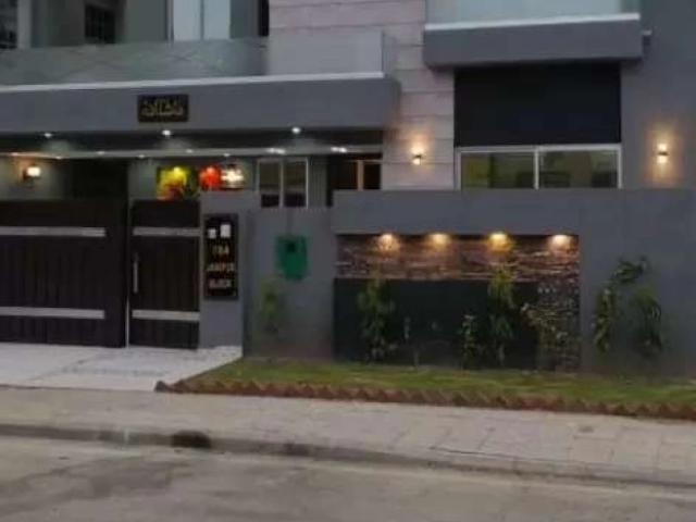Bahria Town 10 Marla Brand New House For sale! Lahore Bahria Town ID 28026