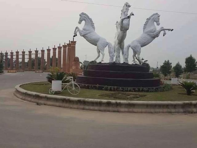 Bahria town 2 kanal corner plot main 80 ft road lahore bahria town id 37036