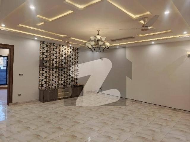 Bahria Town Ph8 Overseas 2 10 Marla Brand New Condition House Available For Rent