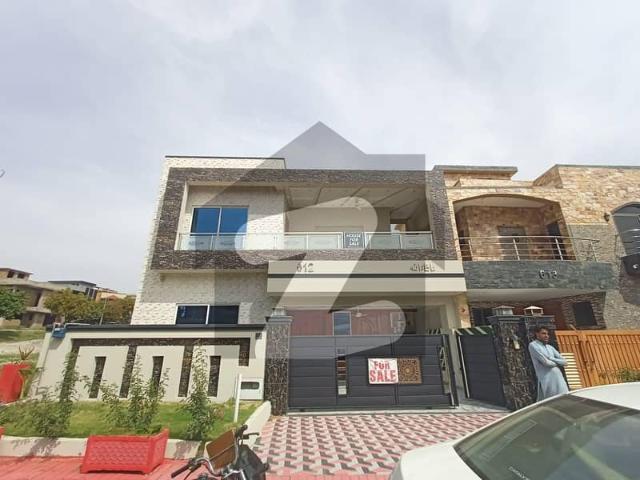 Bahria Town Phase 8 Block E House Sized 10 Marla For Sale