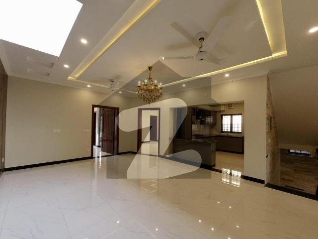Bahria Town Phase 8, Lake View Block 10 Marla Park Face House Bahria Town Phase 8