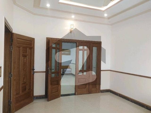Bahria Town Phase 8 Lower Portion For rent Sized 5 Marla