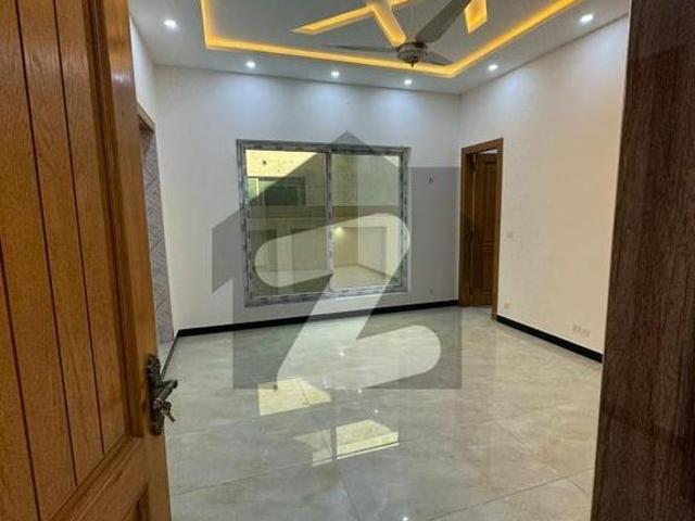 Bahria town phase 8 slightly use house available for sale Bahria Town Phase 8