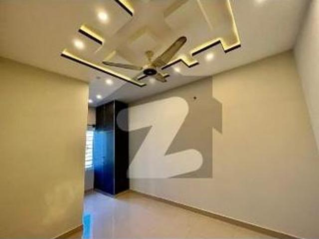 Bahria Town Phase 8 Usman Block House Sized 7 Marla For rent Bahria Town Phase 8 Usman Block