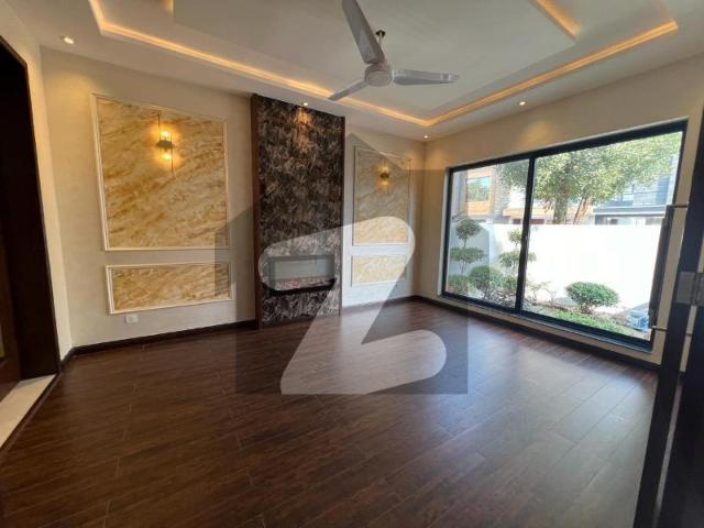 Bahria Town Sector C House For sale Sized 10 Marla Bahria Town Sector C