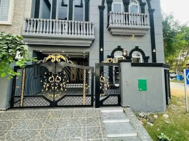 Bahriya Nasheman 5.75 Saqure Ft Corner Spanish House Available For Sale Prime Location Near Back To Park House Available For Sale. Lahore Bahria Nasheman ID 101798