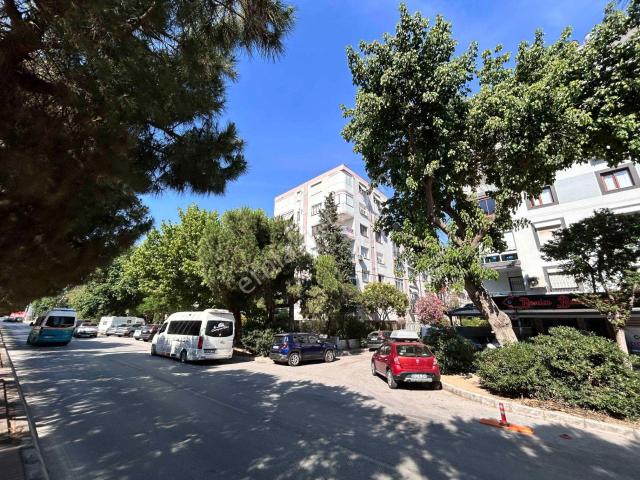 Bahriye Üçok Bulvarı Üzeri, Üç Cepheli, Tadilatlı Kiralık 3+1 Daire