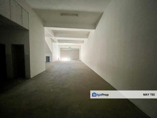 Johor Bahru / Taman Molek / 3 Storey Shoplot Ground floor 3 Storey Shoplot / Ground floor Only