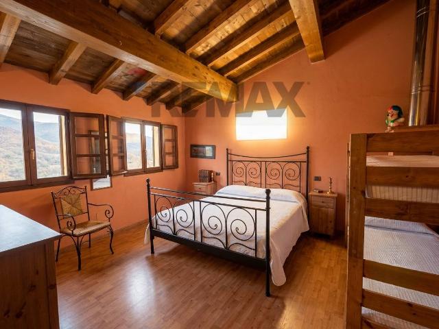 Baita/Chalet/Trullo in vendita a Bagni di Lucca, Montefegatesi