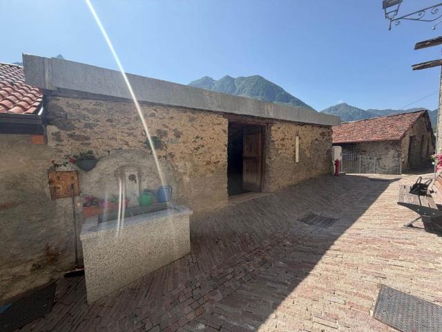 Baita/chalet/trullo in vendita a Paisco Loveno