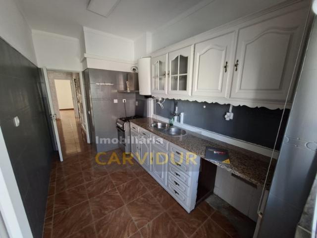 Baixa da Banheira T2 com Terraço de 38 m² e Churrasqueira | Excelente Localização