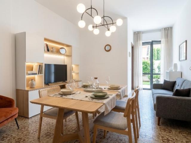 Baia Verde, trilocale con ampia veranda e giardino privato a due passi dal mare