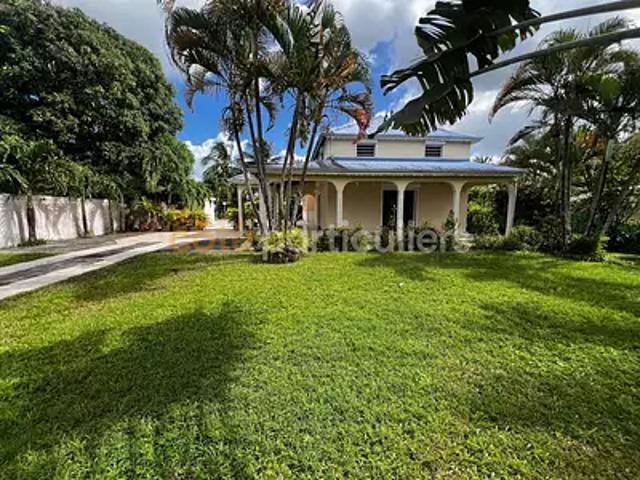 Baie Mahault 97122 Achat / Vente maison 4 pièces t4 au dernier étage piscine