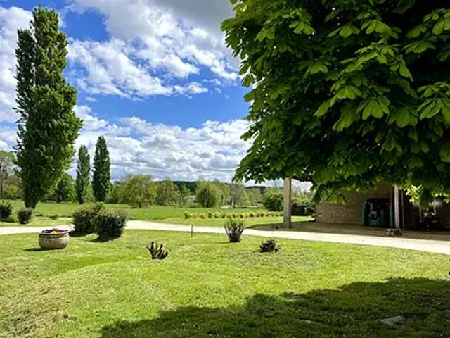 Baignes Sainte Radegonde 16360 Achat / Vente maison 5 pièces t5 au dernier étage
