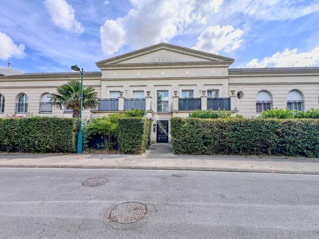 Bailly Romainvilliers: Appartement 3 pièces avec jardin privatif de 54 m² et grand box