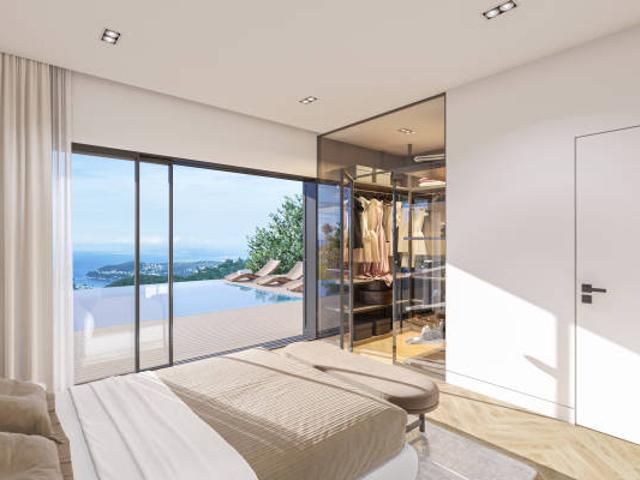 BAISSE DE PRIX ! VUE À COUPER LE SOUFFLE, SUR LA MER ET TOUTE LA CÔTE D’AZUR JUSQU’À SAINT TROPEZ