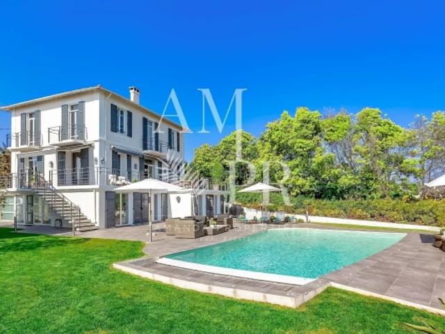 BAISSE DE PRIX DE 1 062 000€ EXCLUSIVITÉ: VILLA UNIQUE À DEUX PAS DE LA CROISETTE VUE MER