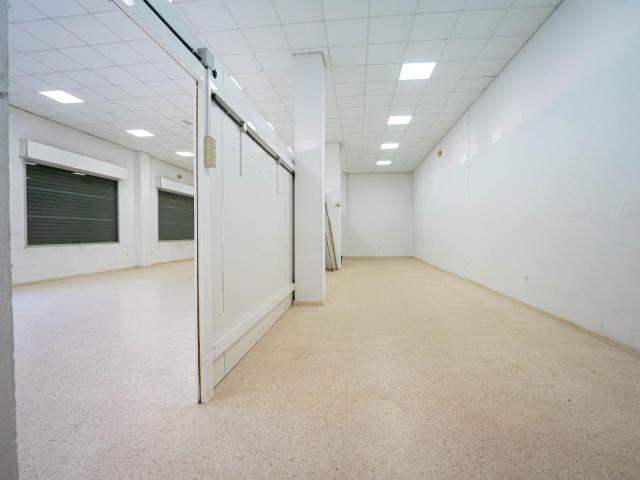 BAJADA DE PRECIO, INVERSIÓN EN ALCALÁ DEL RÍO, LOCAL 635 M² CON DOBLE VÍA DE ÉXITO: COMERCIAL O RESIDENCIAL +1 PLANTA