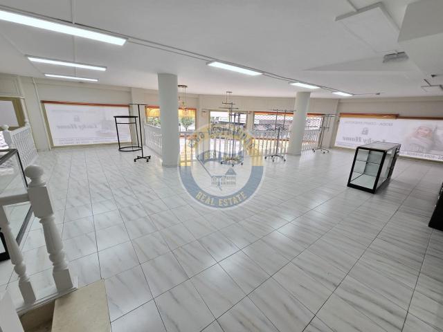 Bajo comercial de gran visibilidad